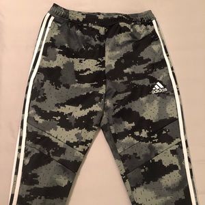 Men’s medium Adidas tiro pants